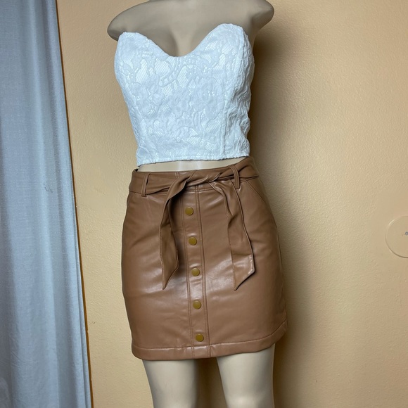 Abercrombie & Fitch Vegan leather belted skirt NWT size S - Picture 2 of 14